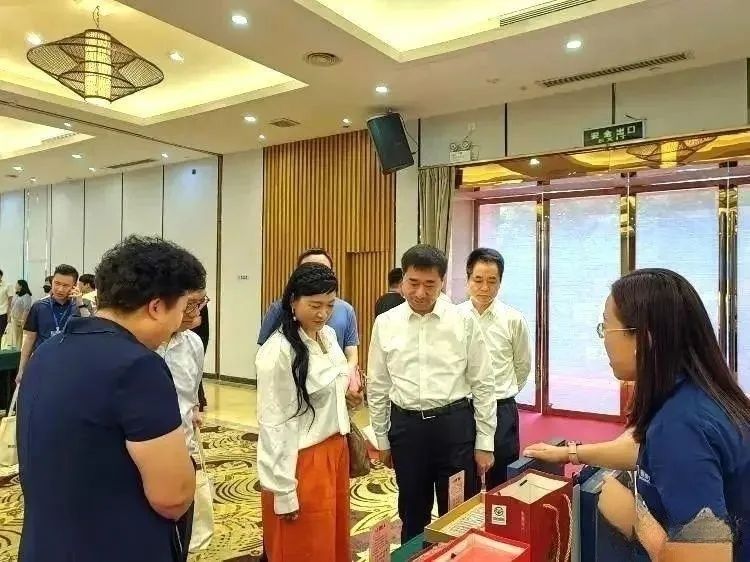 【協(xié)會(huì)動(dòng)態(tài)】2023年“黃河口農(nóng)品”（深圳）推介會(huì)暨山東·東營現(xiàn)代農(nóng)業(yè)投資說明會(huì)在深圳成功舉辦，我會(huì)秘書長黃愛應(yīng)邀出席并致辭